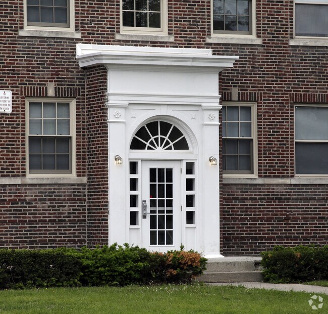 Building Photo - Oxmoor Apartments