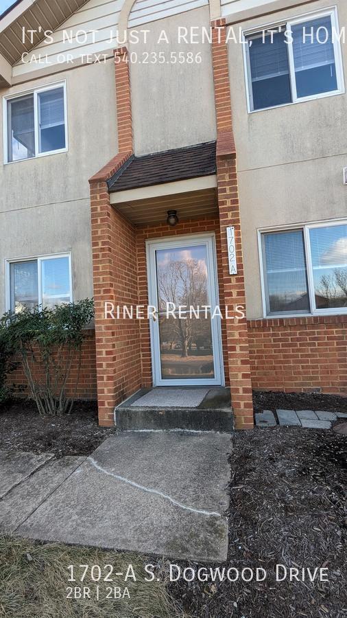 Primary Photo - 1702-A S Dogwood Dr