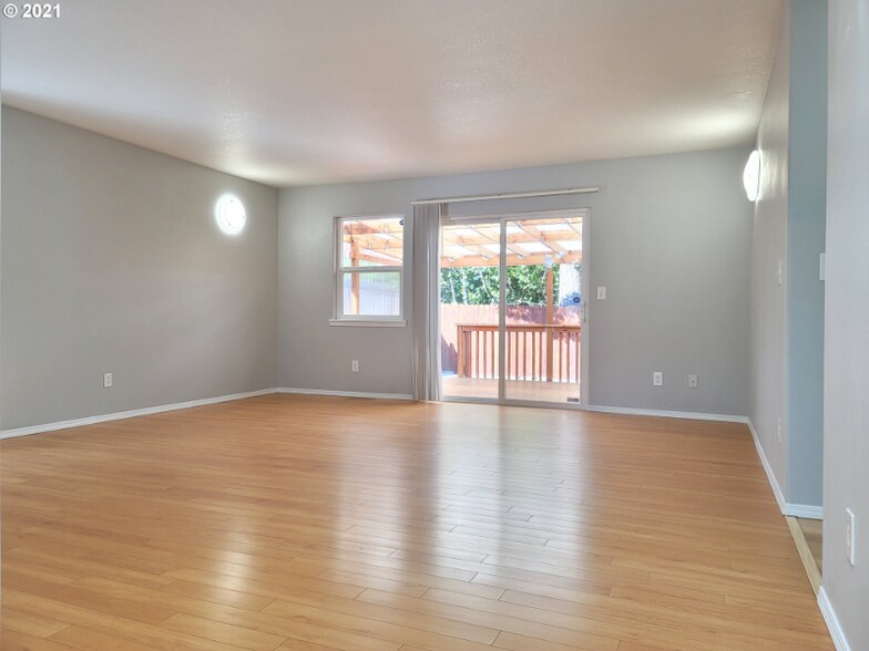 Building Photo - 5511 SE 130th Ave