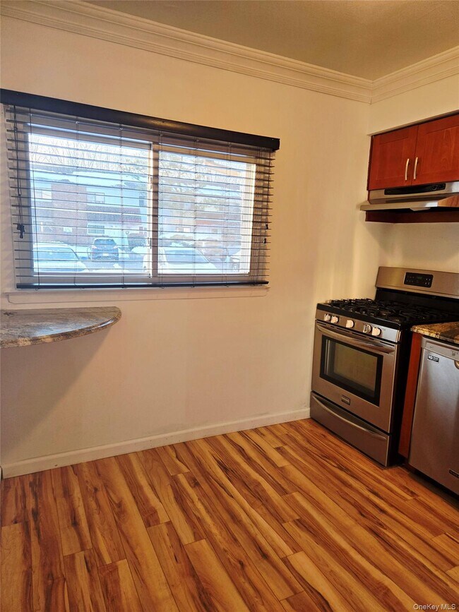 Building Photo - 199 Pointe Cir N