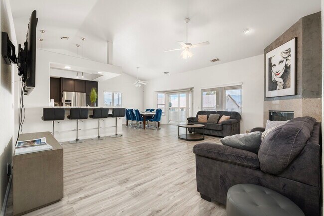 Building Photo - 16087 Bubbling Wells Rd