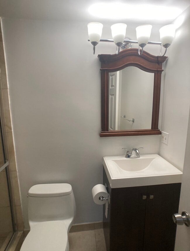 Building Photo - 1119 W Grand Ave