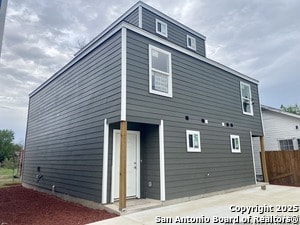 Building Photo - 3034 W Salinas
