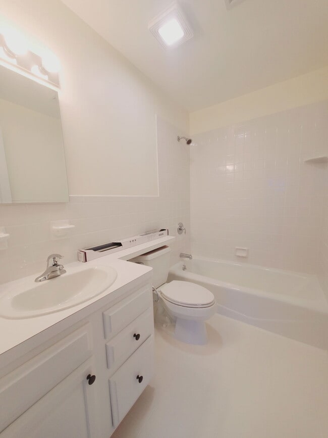 Building Photo - 57 Whitmore Ln