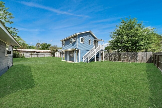 Building Photo - 7919 Brays St