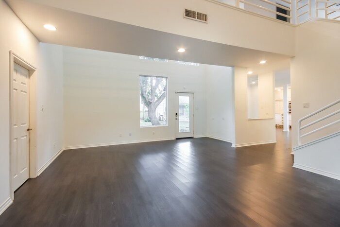Building Photo - 10518 Moorcreek Dr