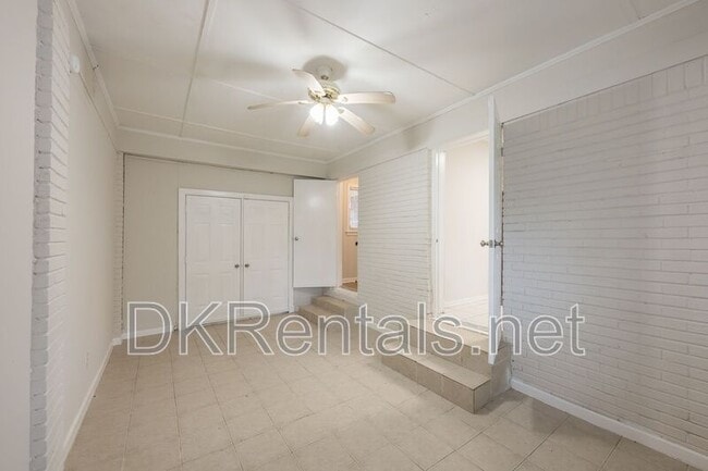 Building Photo - 2058 River Rd