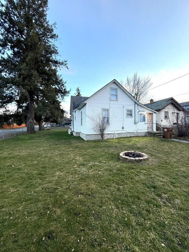 Building Photo - Monroe 1 Bedroom Home