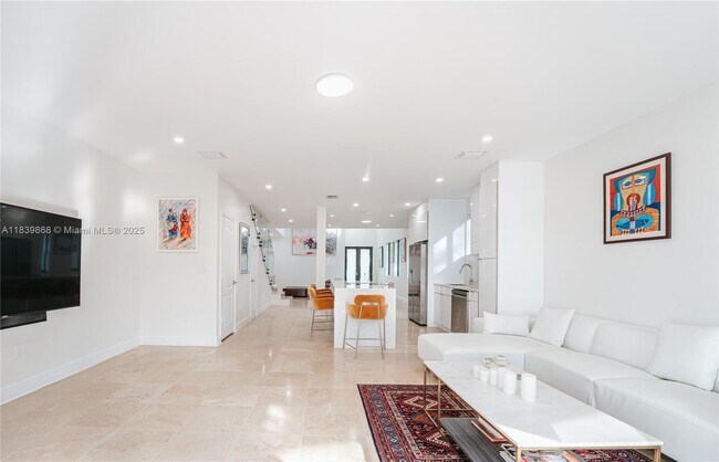 Building Photo - 2766 SW 33rd Ave