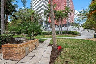 Building Photo - 1627 Brickell Ave