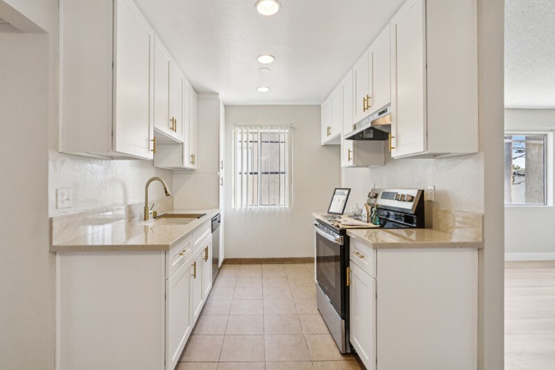 Building Photo - 626 E Verdugo Ave