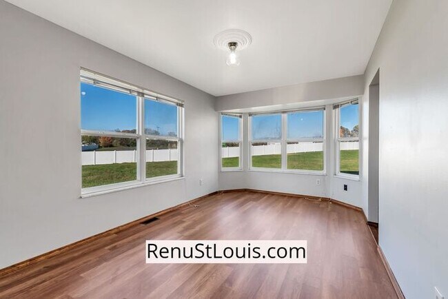 Building Photo - Now Available 3 bedroom 2.5 baths