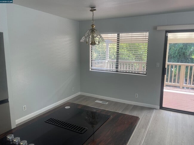 Building Photo - 971 Livorna Rd