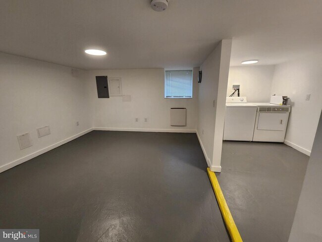 Building Photo - 1048 Prospect St