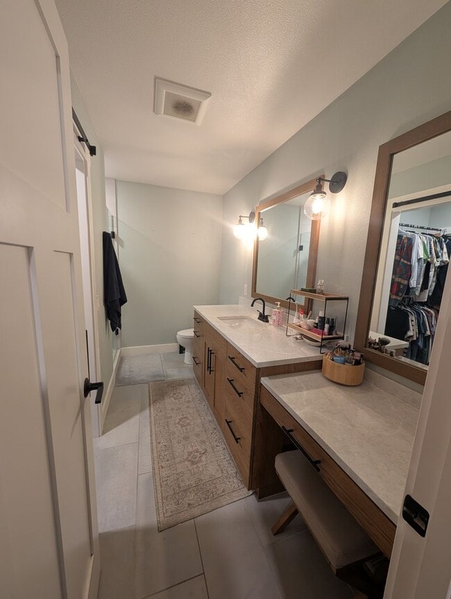 Building Photo - Beautifully Remodeled 3 Bed/2 Bath on Bend...