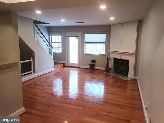 Building Photo - 5700 Chapman Mill Dr