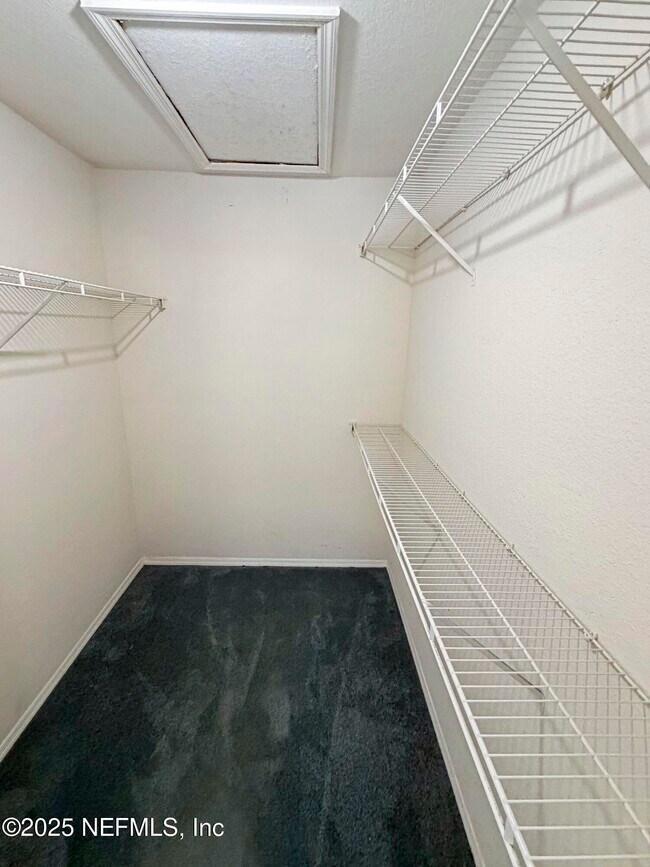 Building Photo - 13810 Sutton Park Dr N