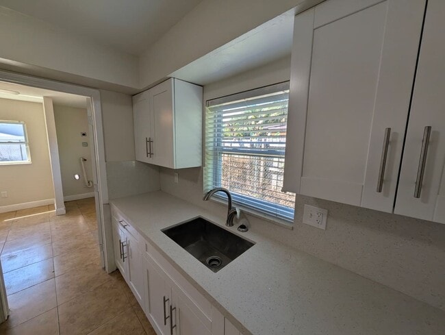 Building Photo - Spacious 3BR Rental with Outdoor Living Space