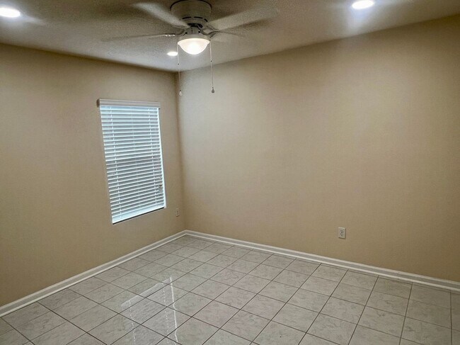 Building Photo - 239 Brooklet Cir