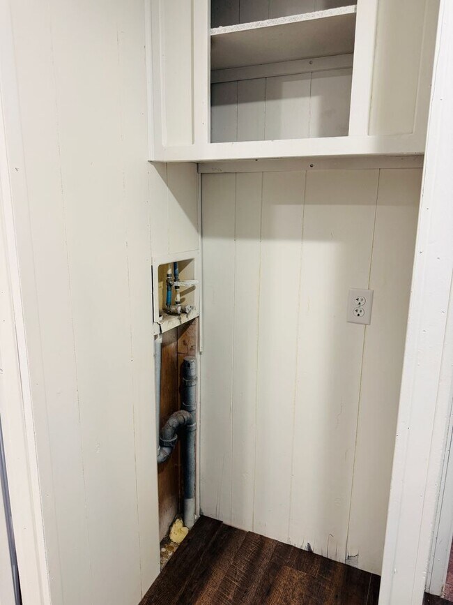 Building Photo - Pet Friendly Trailer