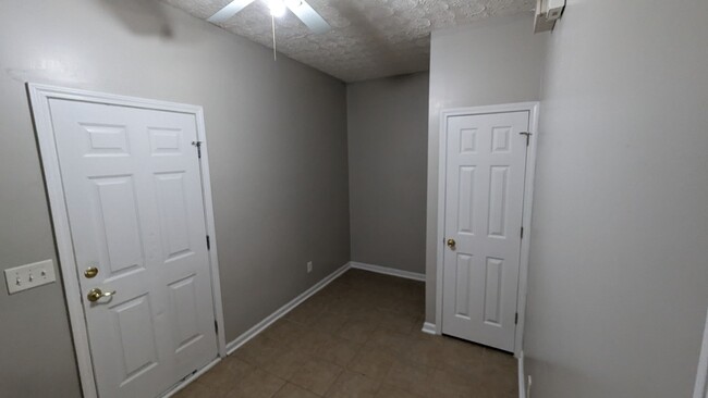 Building Photo - 3 BED 2 BATH located in Elberta