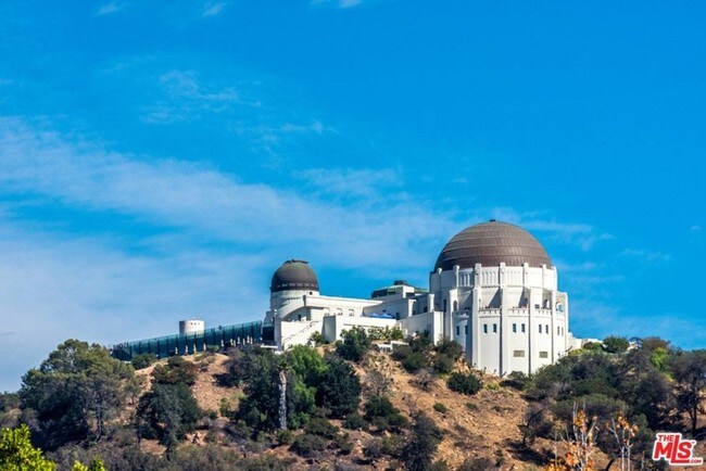 Building Photo - 2175 Ponet Dr