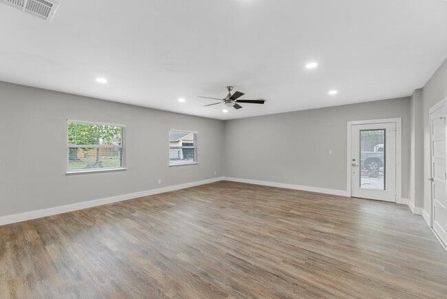 Building Photo - 8219 Wateka Cir