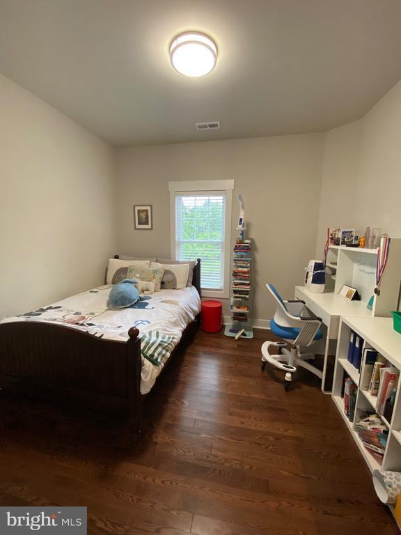 Building Photo - 2233 N Underwood St