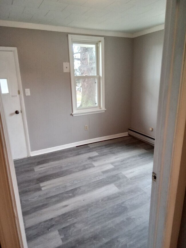 Building Photo - 127 Schoolhouse Rd