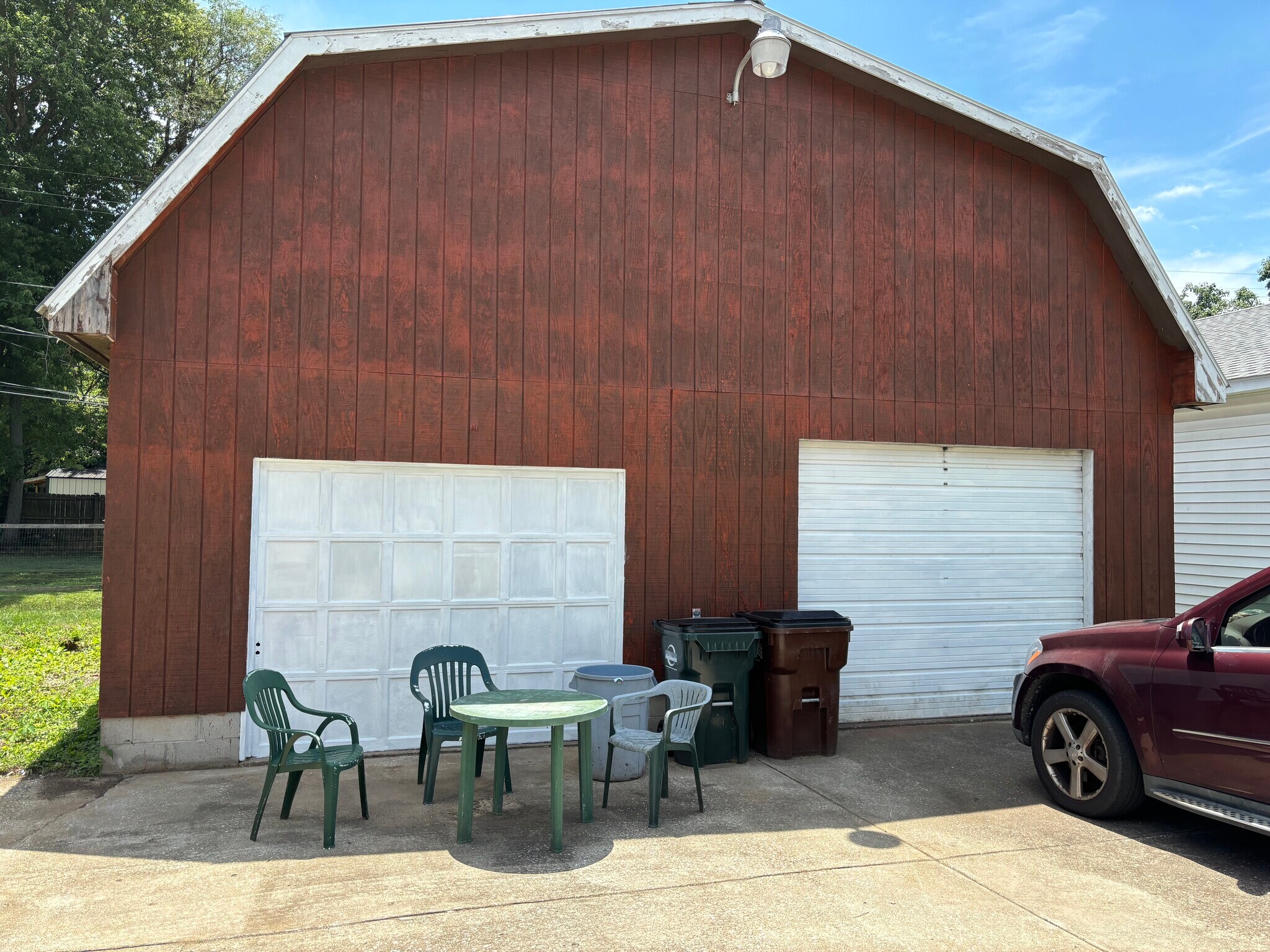 Garage/Barn - 210 Boston Dr