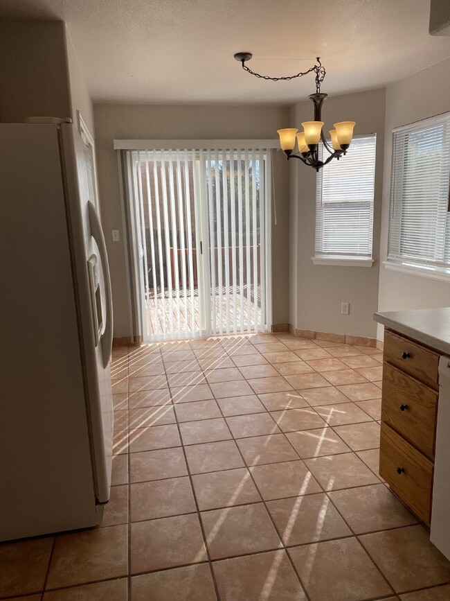 Building Photo - 4 bedroom - Montero