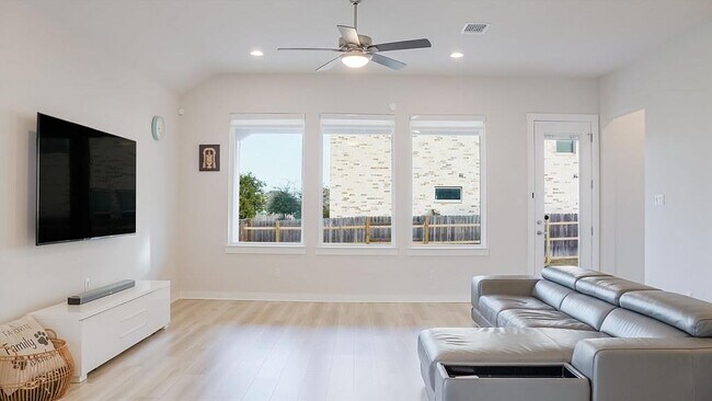 Building Photo - 1561 Sawmill Xing