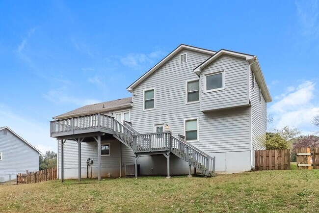 Building Photo - 18 Bramblewood Trail SW