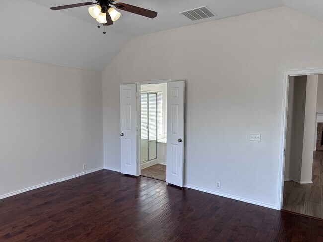 Building Photo - 3626 English Oak Dr