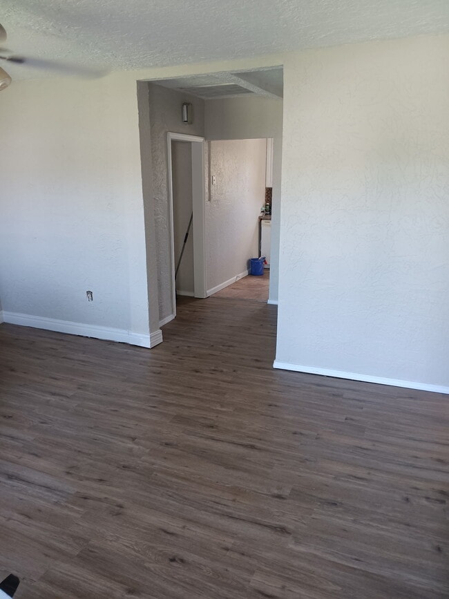 Building Photo - 1904 NW Arlington Ave