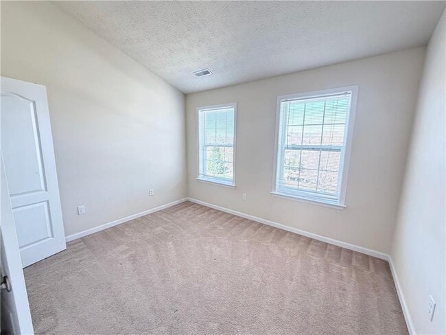 Building Photo - 525 Gala Dr