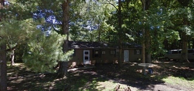 Building Photo - 2 bedroom, 1 bath available for rent!