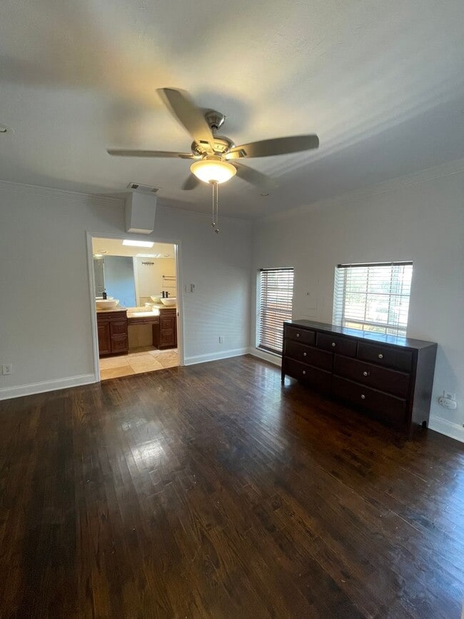Building Photo - Remodeled 4/2 by Cascades Park