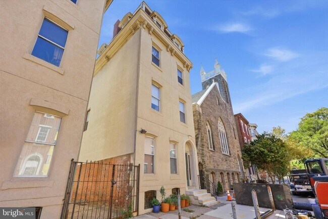 Building Photo - 1716 Mt Vernon St