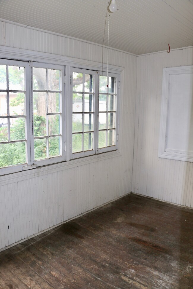 Main Level Enclosed Back Porch - 232 Lincoln St