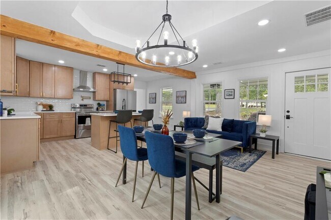 Building Photo - 2014 Fence Rd NE