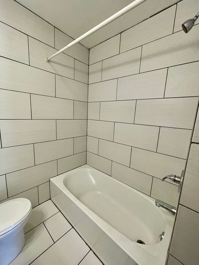 Building Photo - ADORABLE 4 bedroom standalone home - AVAIL...