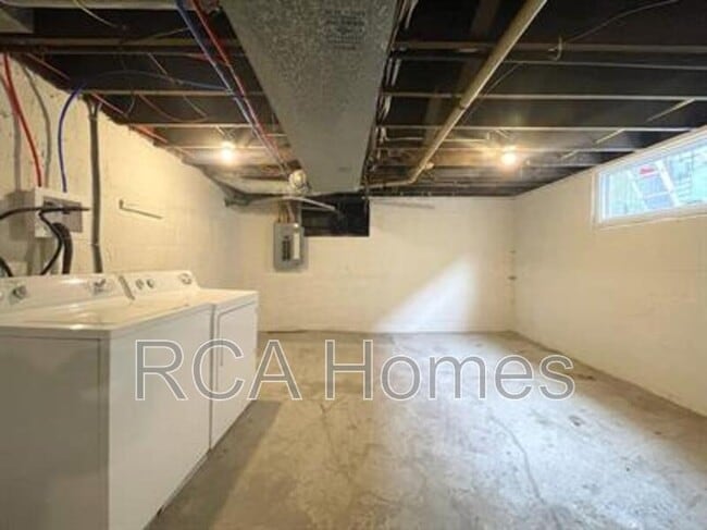 Building Photo - 367 S Grand Ave