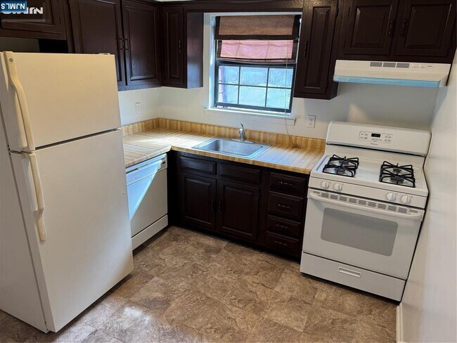 Building Photo - 252 Collignon Way