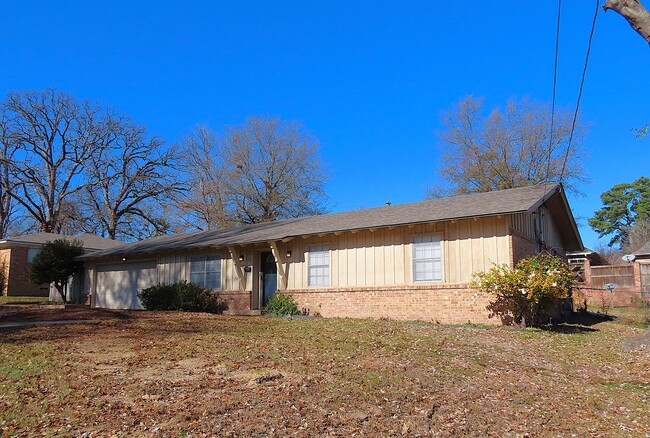 Building Photo - Lovely 3 Bedroom, 2 Bath House in Tyler!