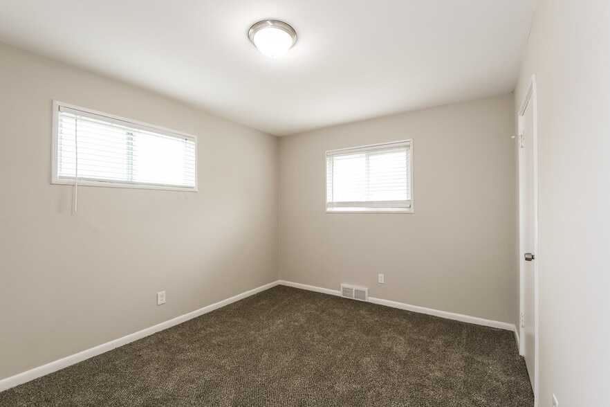 Building Photo - 1230 Acredale Dr