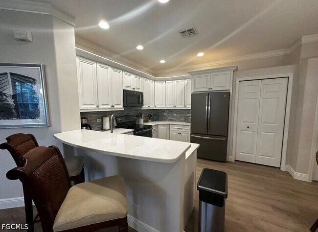 Building Photo - 8837 E Bay Cir