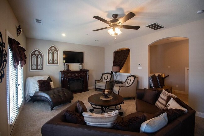 Building Photo - 1605 Brook Glen Dr