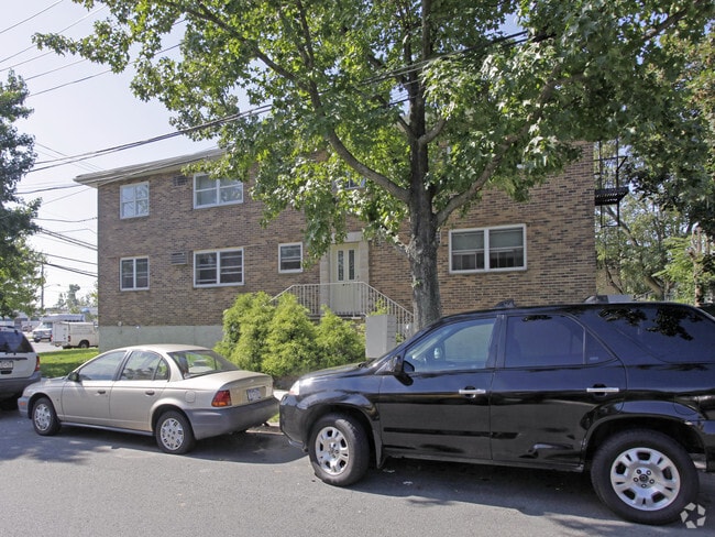 Building Photo - 414 Garretson Ave