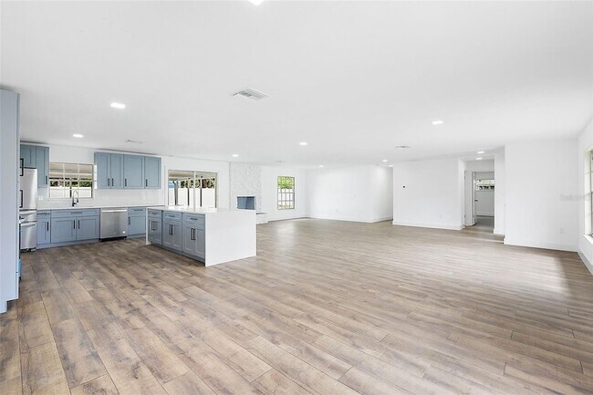 Building Photo - 1862 NE 40th Ct